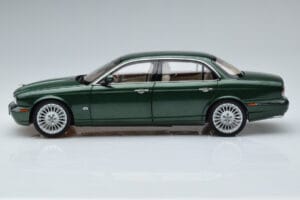 Jaguar XJ6 X350 Racing Zelený Almost Real 1:18 810502 Kov – obrázok 5 z 13