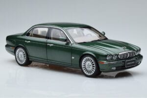 Jaguar XJ6 X350 Racing Zelený Almost Real 1:18 810502 Kov – obrázok 6 z 13