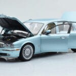 Jaguar XJ6 X350 Seafrost Svetlo Modrý Almost Real 1:18 - image 2 of 11