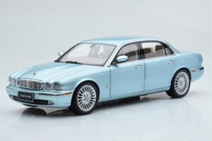Jaguar XJ6 X350 Seafrost Svetlo Modrý Almost Real 1:18 810503