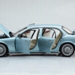 Jaguar XJ6 X350 Seafrost Svetlo Modrý Almost Real 1:18 - image 5 of 11