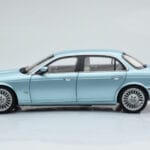 Jaguar XJ6 X350 Seafrost Svetlo Modrý Almost Real 1:18 - image 6 of 11