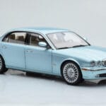 Jaguar XJ6 X350 Seafrost Svetlo Modrý Almost Real 1:18 - image 7 of 11