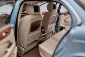 Jaguar XJ6 X350 Seafrost Svetlo Modrý Almost Real 1:18 810503 Kov – obrázok 10 z 11