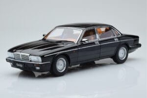 Jaguar XJ6 XJ40 Ebony Čierny Almost Real 1:18 810543