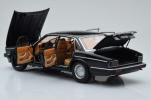 Jaguar XJ6 XJ40 Ebony Čierny Almost Real 1:18 810543 Kov – obrázok 5 z 11