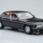 Jaguar XJ6 XJ40 Ebony Čierny Almost Real 1:18 - image 6 of 11