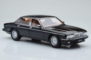 Jaguar XJ6 XJ40 Ebony Čierny Almost Real 1:18 810543 Kov – obrázok 6 z 11