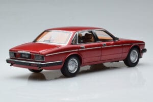 Jaguar XJ6 XJ40 Flamenco Červený Almost Real 1:18 810541 Kov – obrázok 3 z 11
