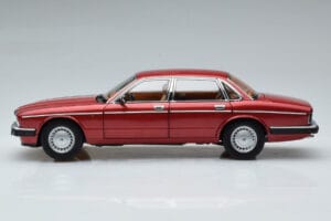 Jaguar XJ6 XJ40 Flamenco Červený Almost Real 1:18 810541 Kov – obrázok 5 z 11