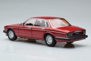 Jaguar XJ6 XJ40 Flamenco Červený Almost Real 1:18 810541 Kov – obrázok 7 z 11