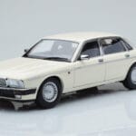 Jaguar XJ6 XJ40 Glacier Biely Almost Real 1:18