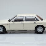 Jaguar XJ6 XJ40 Glacier Biely Almost Real 1:18 - image 4 of 11