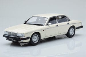 Jaguar XJ6 XJ40 Glacier Biely Almost Real 1:18 810542