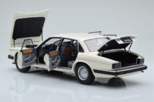 Jaguar XJ6 XJ40 Glacier Biely Almost Real 1:18 810542 Kov – obrázok 5 z 11