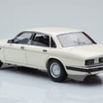Jaguar XJ6 XJ40 Glacier Biely Almost Real 1:18 - image 7 of 11