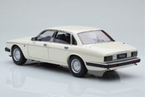 Jaguar XJ6 XJ40 Glacier Biely Almost Real 1:18 810542 Kov – obrázok 7 z 11