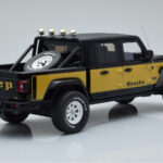 Jeep Gladiator Honcho Čierny GT Spirit 1:18 - image 2 of 6