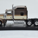 Kenworth W900 Hnedý IXO 1:43 - image 2 of 4