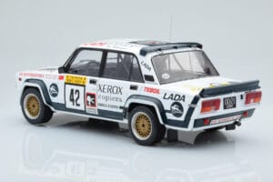 Lada 2105 VFTS #42 S. Brundza Rally 1000 Lakes 1984 IXO 1:18 18RMC146 Kov – obrázok 5 z 6