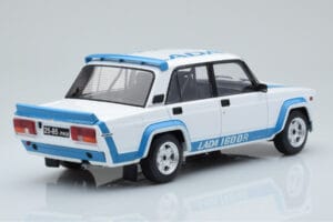 Lada 2105 VFTS Biely IXO 1:18 18CMC144 Kov – obrázok 2 z 6