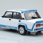 Lada 2105 VFTS Biely IXO 1:18 - image 5 of 6