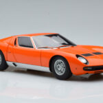 Lamborghini Miura SV Oranžový AUTOart 1:18 - image 6 of 8