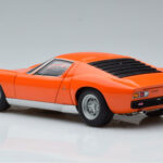 Lamborghini Miura SV Oranžový AUTOart 1:18 - image 7 of 8