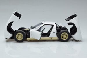 Lamborghini Miura SV Biely AUTOart 1:18 74544 Kov – obrázok 4 z 8