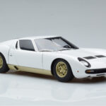 Lamborghini Miura SV Biely AUTOart 1:18 - image 6 of 8