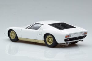 Lamborghini Miura SV Biely AUTOart 1:18 74544 Kov – obrázok 7 z 8