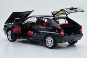 Lancia Delta HF Integrale Club Italia Modrý Kyosho 1:18 08343SC Kov – obrázok 3 z 8