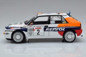 Lancia Delta HF Integrale Evoluzione #2 C. Sainz / L. Moya Tour de Corse 1993 Kyosho 1:18 08348J Kov – obrázok 4 z 9