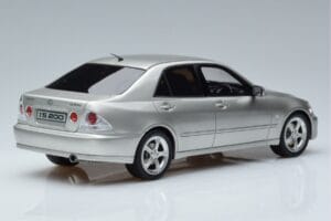 Lexus IS200 XE10 Strieborný Otto 1:18 OT991 Živica – obrázok 2 z 6