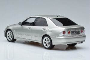 Lexus IS200 XE10 Strieborný Otto 1:18 OT991 Živica – obrázok 5 z 6