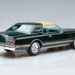 Lincoln Continental Mark V Tmavo Zelený MCG 1:18 MCG18404 Kov - image 2 of 6