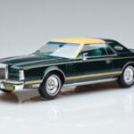 Lincoln Continental Mark V Tmavo Zelený MCG 1:18 MCG18404 Kov