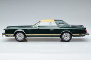 Lincoln Continental Mark V Tmavo Zelený MCG 1:18 MCG18404 Kov – obrázok 3 z 6