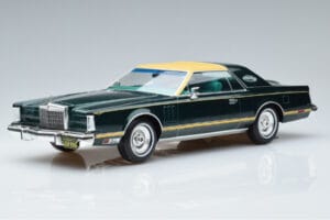 Lincoln Continental Mark V Tmavo Zelený MCG 1:18 MCG18404 Kov