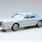 Lincoln Continental Mark V Strieborný MCG 1:18