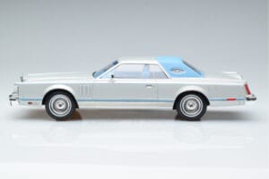 Lincoln Continental Mark V Strieborný MCG 1:18 MCG18403 Kov – obrázok 3 z 6