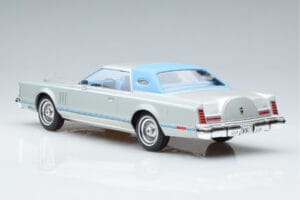 Lincoln Continental Mark V Strieborný MCG 1:18 MCG18403 Kov – obrázok 5 z 6