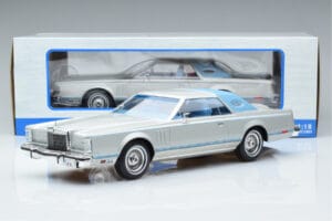 Lincoln Continental Mark V Strieborný MCG 1:18 MCG18403 Kov – obrázok 6 z 6