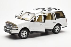 Lincoln Navigator Biely AUTOart 1:18 72761 Kov – obrázok 2 z 8