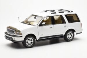 Lincoln Navigator Biely AUTOart 1:18 72761