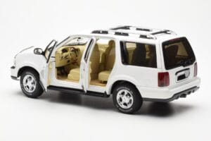 Lincoln Navigator Biely AUTOart 1:18 72761 Kov – obrázok 5 z 8