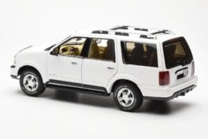Lincoln Navigator Biely AUTOart 1:18 72761 Kov – obrázok 7 z 8