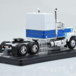 Mack Superliner Magnum Biely Modrý IXO 1:43 - image 2 of 6