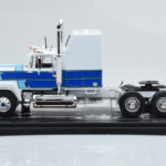 Mack Superliner Magnum Biely Modrý IXO 1:43 - image 3 of 6