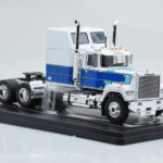 Mack Superliner Magnum Biely Modrý IXO 1:43 - image 4 of 6
